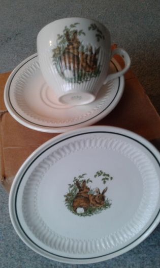 Vintage Carrigaline Carrigdhoun "Foraging Rabbits" Trio