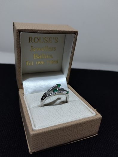 18ct white gold diamond and emerald dress ring