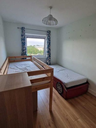 Single beds and mattresses