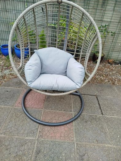 Swinging Egg Chair