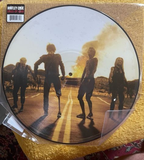 Motley Crew picture disc Dogs of war 12 inch vinyl record German release in mint condition
