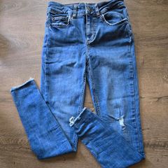 Ripped skinny jeans
