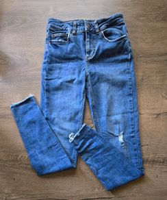 Ripped skinny jeans