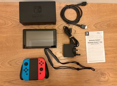 Nintendo Switch + charger+ 6 Games + hard shell case