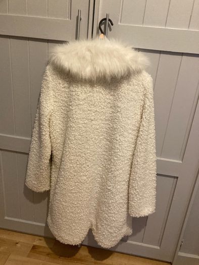 Beautiful Coat, Brand New, never worn, size 16