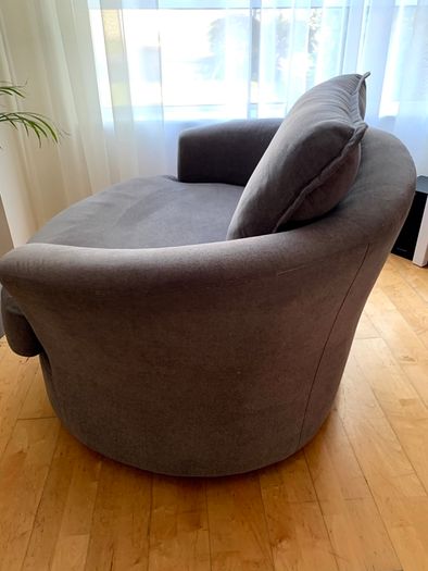 swivel chair