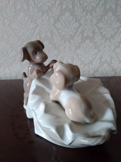 Tengra Valencia Spain Porcelain Figurine " Puppies at Play"