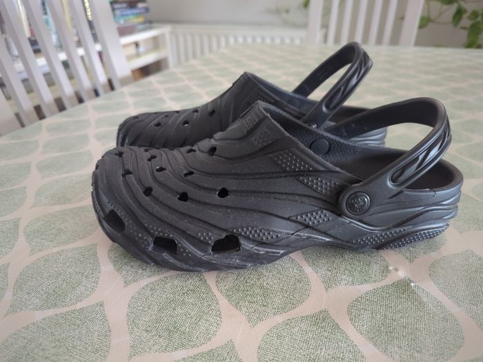 men's Crocs size 9