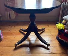 mahogany round table