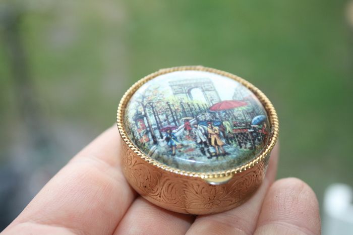 Antique Pill Box 1,4" diameter