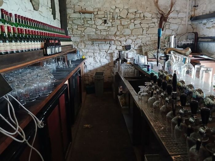Bar and bar room