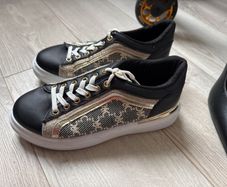 Woman's sneakers size UK 6, EUR 39