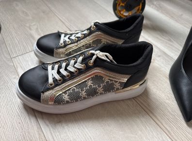 Woman's sneakers size UK 6, EUR 39