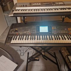 Yamaha PSR 8000 workstation keyboard