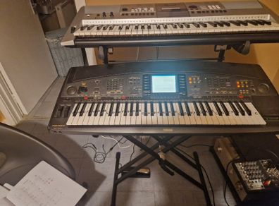 Yamaha PSR 8000 workstation keyboard