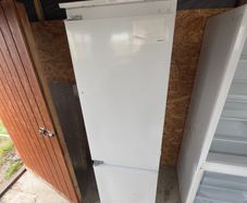 Whirlpool integrated fridge freezer