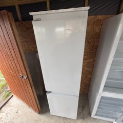 Whirlpool integrated fridge freezer