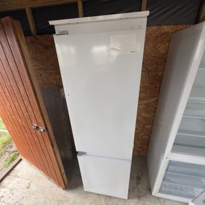 Whirlpool integrated fridge freezer