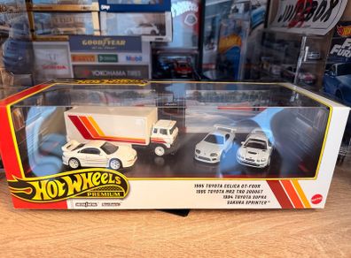 Hot wheels Toyota diorama set