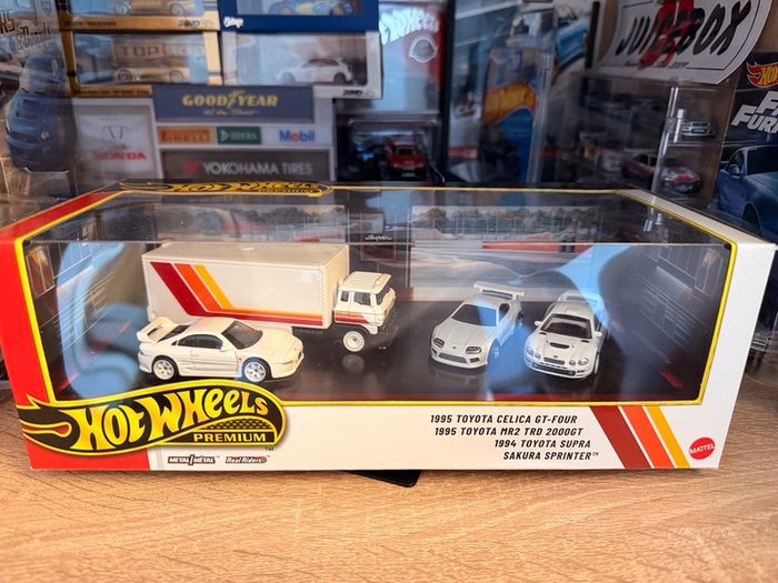 hot wheels Toyota diorama set