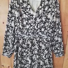 H&m ladies knee length beige/black/white floral v neck dress UK 12