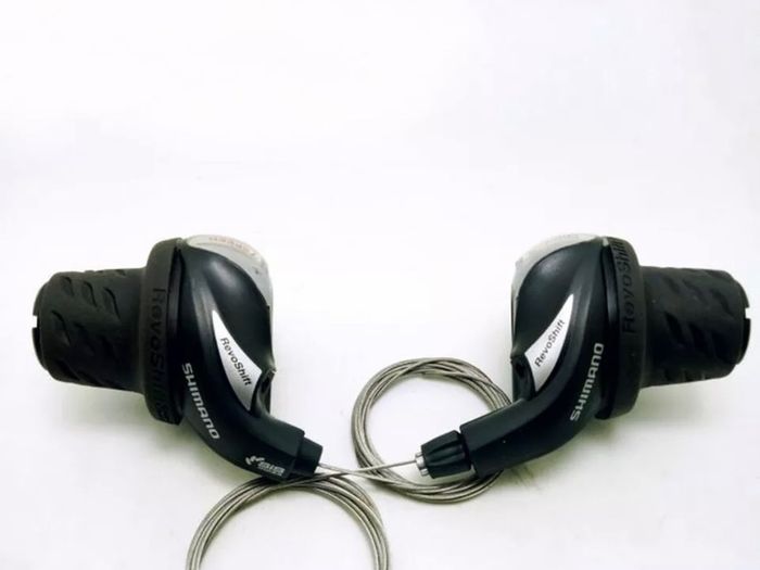 Shimano RevoShift SL-RS36 Twist Grip Shifter -3/7/21 Speed + Grips Black 100% ORIGINAL AND BRAND NEW.