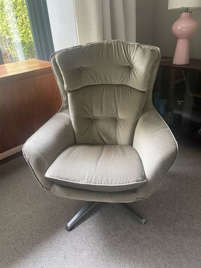 Mid century Egg Chair
