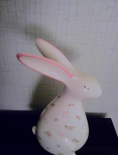 Pair of lovely China Rabbits 7 euro