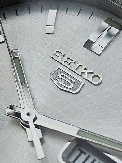 Watch Seiko 5 Automatic.