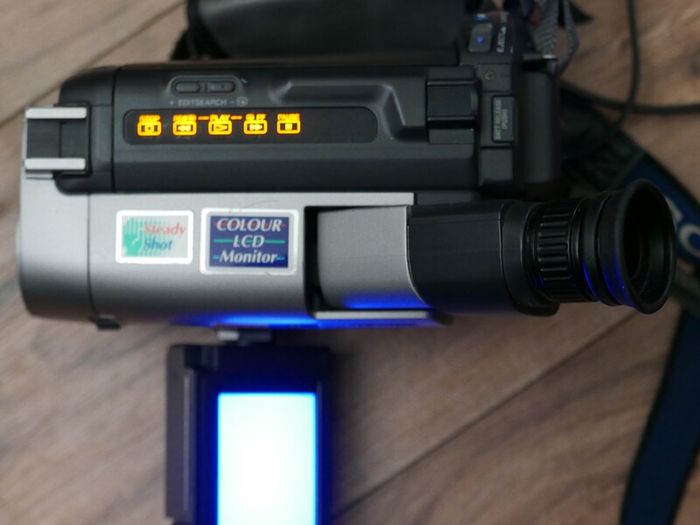Sony Handycam CCD-TRV64E Hi8 Analogue Camcorder