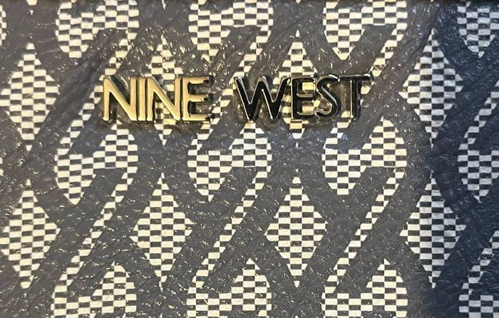 Nine West Ladies Wallet. Mainly grey, fully zipped, inside zipped coin purse and numerous slots for cards