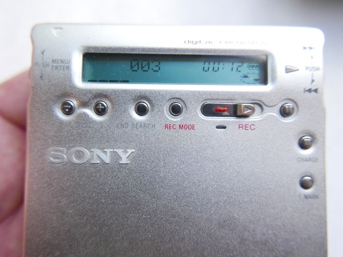 Sony MD Walkman - Portable MiniDisc Player - Silver (MZ-R900) - works well.