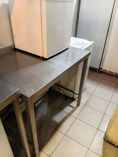 Stainless steel catering prep table