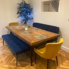 Table & chairs