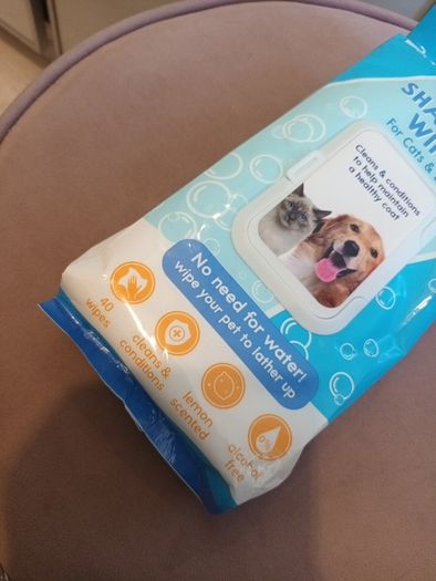 Pet shampoo wipes