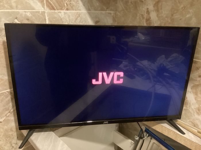 32 Inch Jvc Led Smart Tv In Excellent Condition (barely).