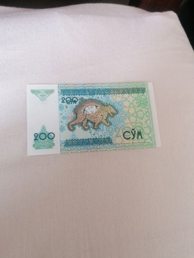 UNC 1997 Uzbekistan 200 Sum Banknote