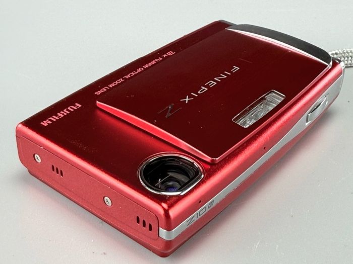 Fuji FinePix Z10 FD Red 7MP 3x Zoom  Digital Camera
