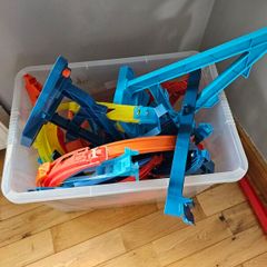 2 Hot wheels tracks.