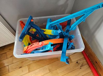 2 Hot wheels tracks.