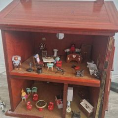 Vintage doll house,including furniture and dolls ..great little house.