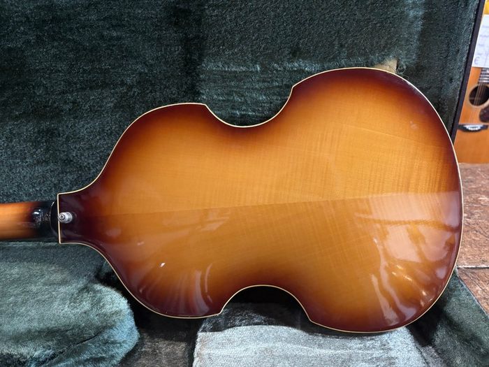 Greco VB-500 Violin Bass Sunburst 1983