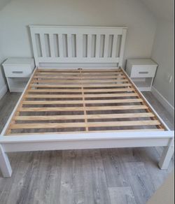 Beautiful White 4Ft 6 Double Wooden Bed Frame - Can Deliver