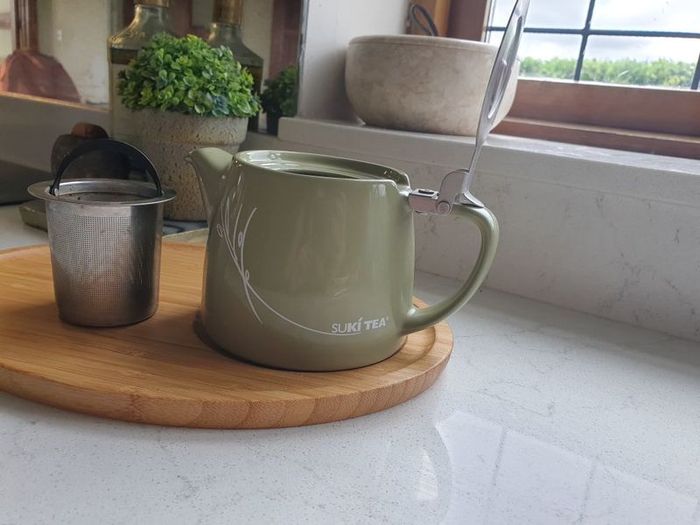 Suki Teapot 532ml with bamboo tray rrp40
