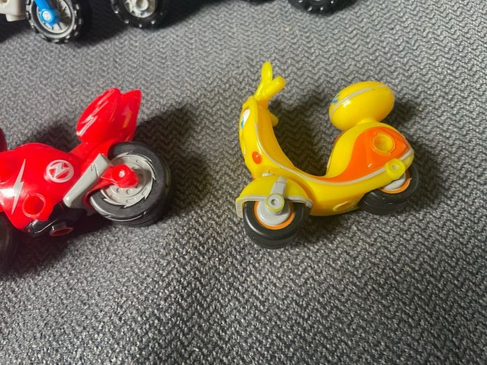 Ricky zoom figures