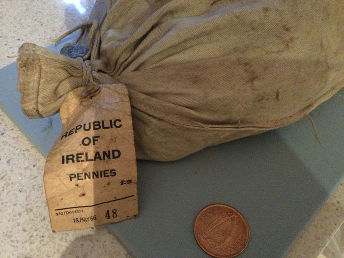1966 Irish pennies qty 1200