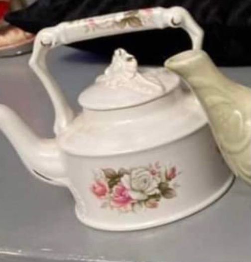 Tea pot