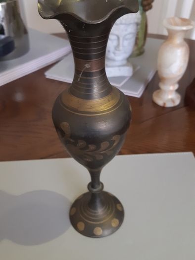 Ex film prop, vase metal