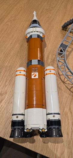lego city deep space rocket and launcher