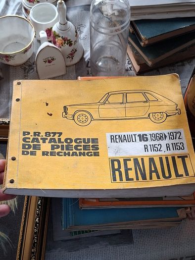 Manual Renault 16 models R1152 and R1153 produced between 1968 and 1972, Postage Available or Collection